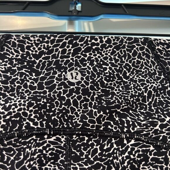 Lululemon Train Times Pant 25" Size 4 - Picture 4 of 7